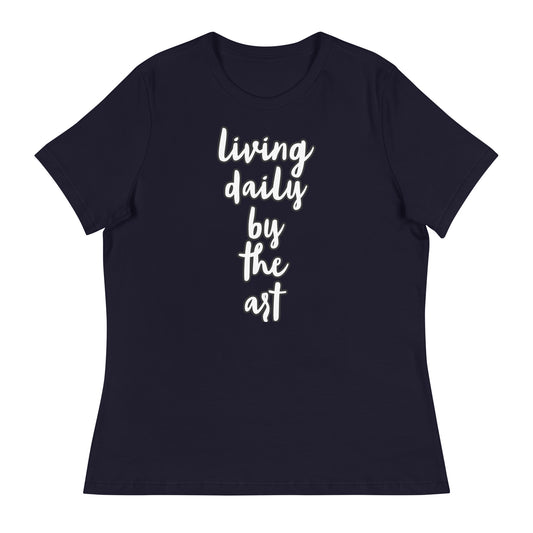 Women's Relaxed T-Shirt "living daily by the art" Logo Only Print